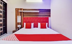 Hotel O Sarovar